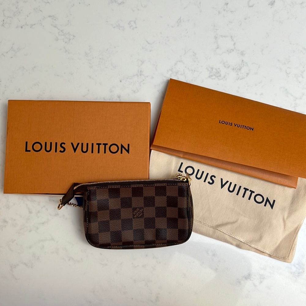 Louis Vuitton Mini Pochette Accessoires in Damier Ebene